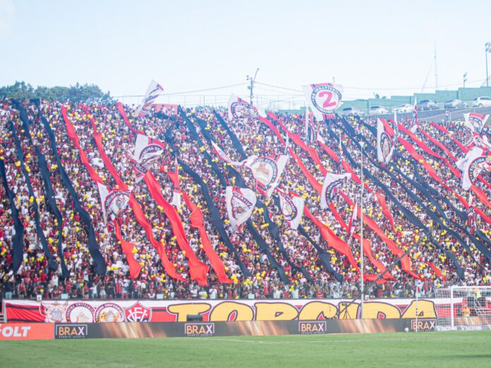 Torcida do Vitória no Barrdão