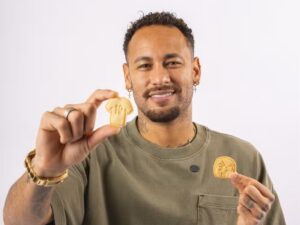 Neymar posa com biscoitos 