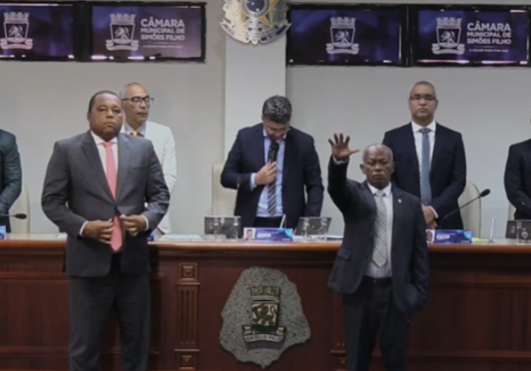 Vereadores suplentes assumem na Câmara de Simões Filho após saídas para secretarias