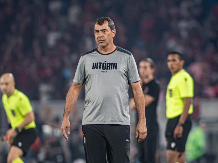 Técnico Fábio Carille nos tempos de Vitória