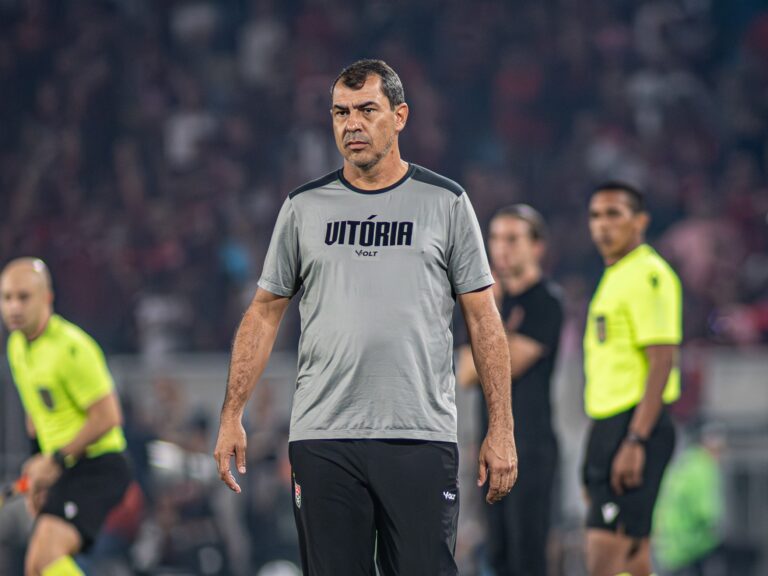 Técnico Fábio Carille nos tempos de Vitória
