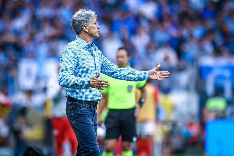 Em defesa de auxiliar, Renato Gaúcho declara apoio a Bolsonaro