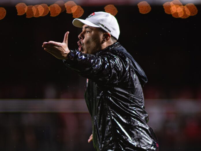 Jair Ventura, técnico do Vitória