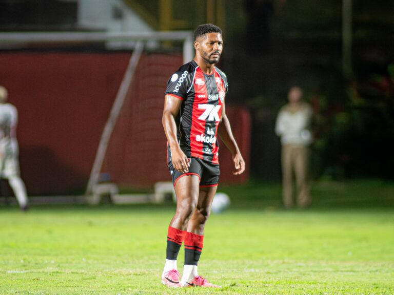 Fabiano em campo pelo Vitória