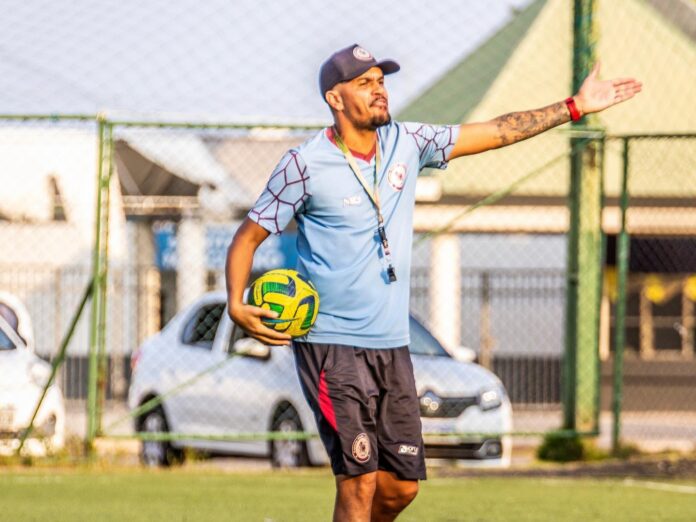 Rafael Bastos durante treino nas categorias de base do Jacuipense