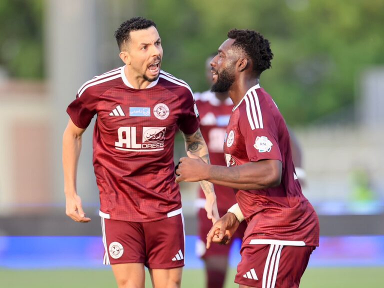Flávio comemora gol do Al Faisaly