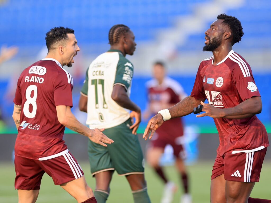 Flávio comemora gol do Al Faisaly