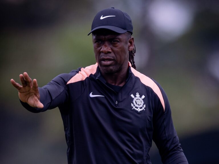 Clarence Seedorf durante treino do Corinthians