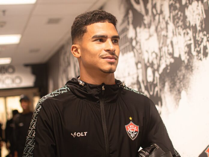 Renê, artilheiro do Vitória na temporada 2026