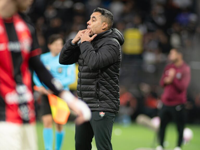 Jair Ventura, técnico do Vitória