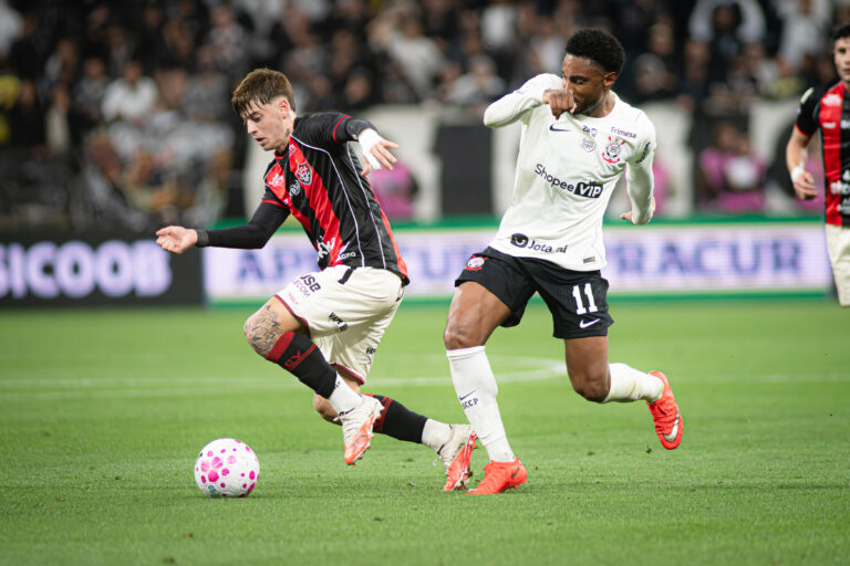Vitória vê risco de rebaixamento cair após empate com o Corinthians