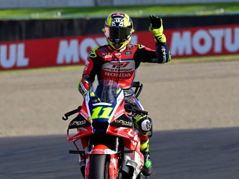 Diogo Moreira comemora pódio na MotoGP