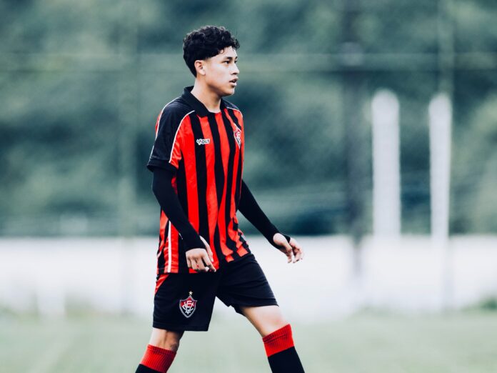 Isaí Gutiérrez, meia do Vitória