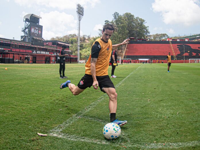 Pochettino durante treino do Vitória