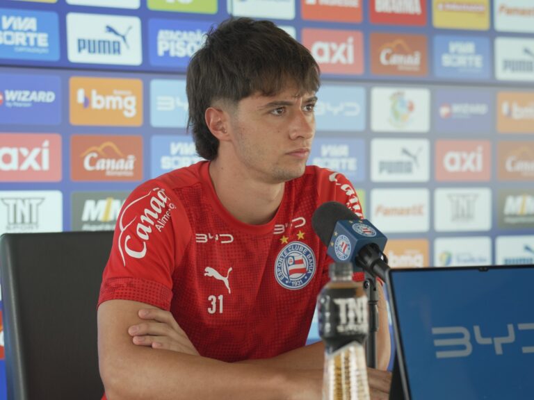 Román Gómez durante entrevista coletiva