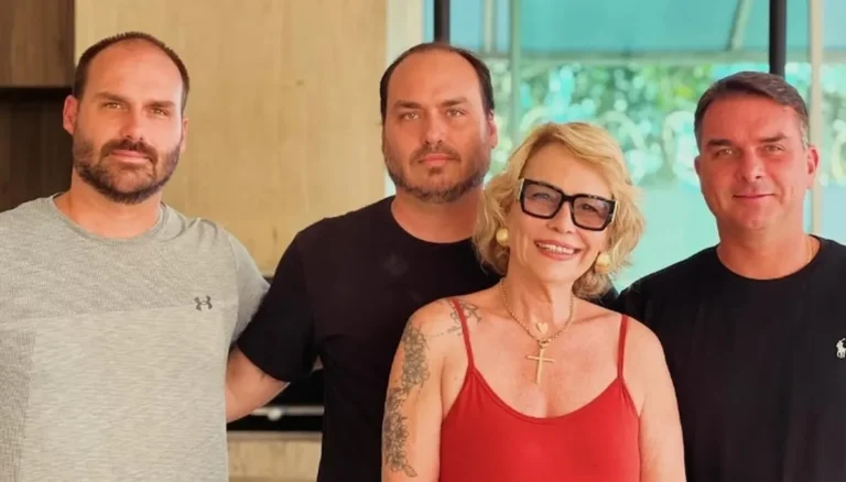 VÍDEO: Mãe de Flávio Bolsonaro lamenta ida do filho para os EUA