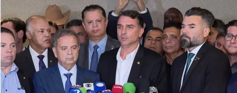 Parlamentares do PL reforçam apoio a Flávio Bolsonaro
