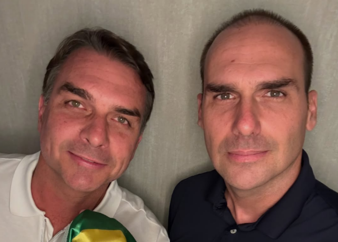 Flávio Bolsonaro e Eduardo Bolsonaro